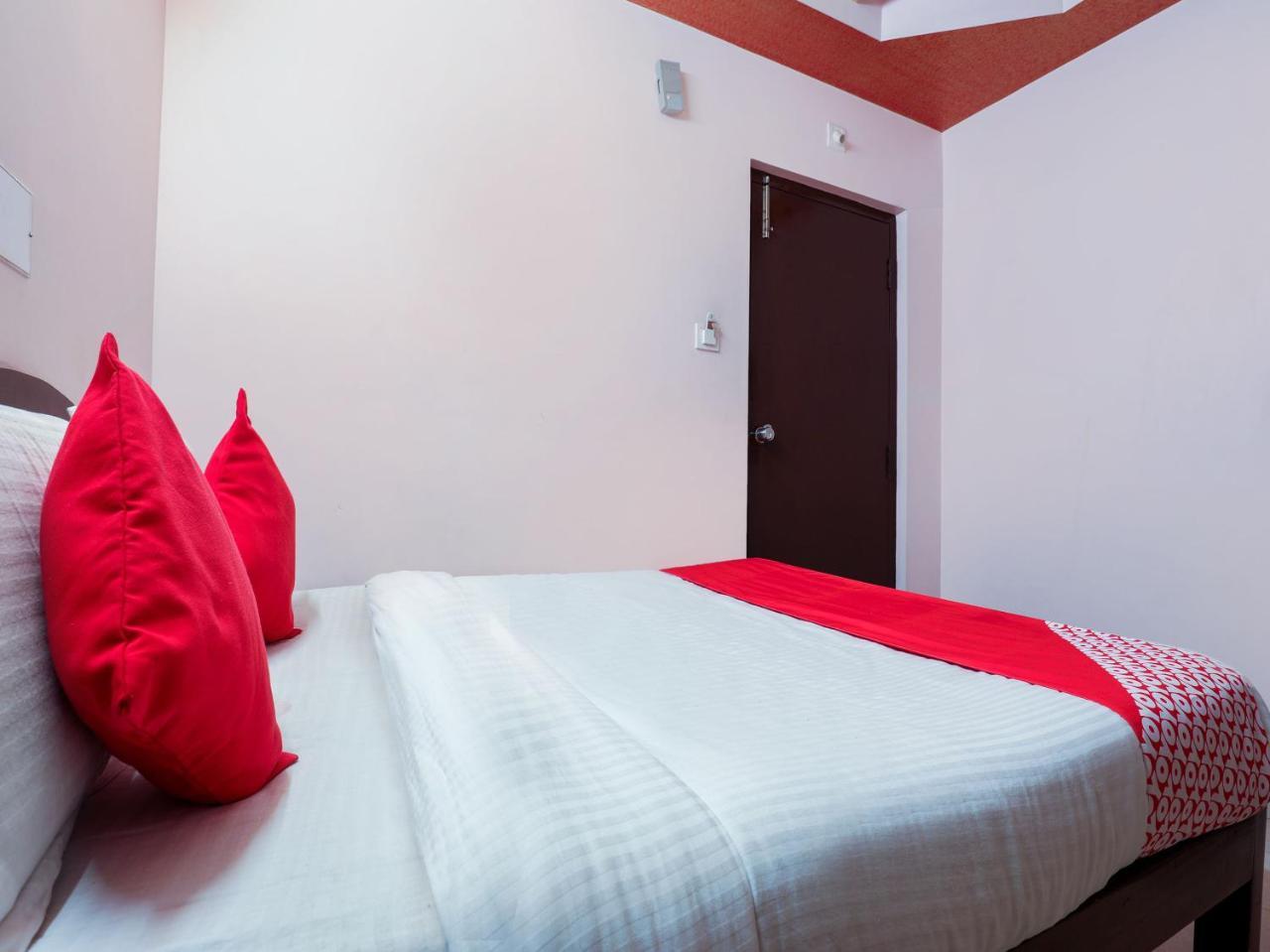 Oyo 10711 Hotel Nsnr Residency Visakhapatnam Exterior foto