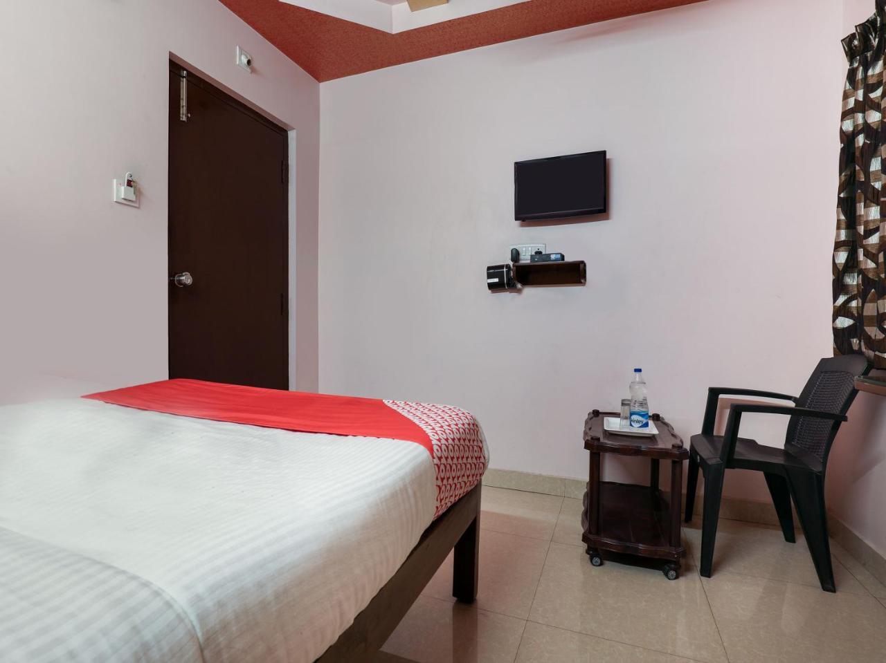 Oyo 10711 Hotel Nsnr Residency Visakhapatnam Exterior foto
